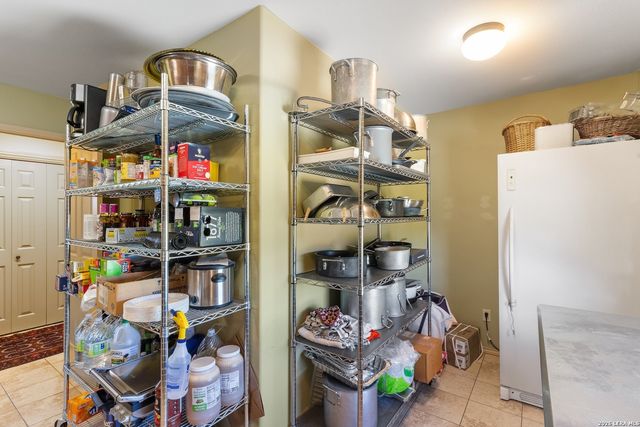 647 Funf Kinder Rd, Fredericksburg, TX 78624