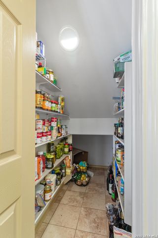 647 Funf Kinder Rd, Fredericksburg, TX 78624