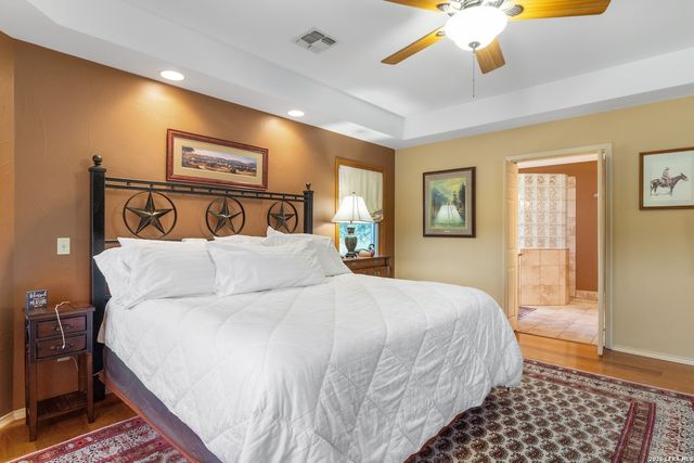 647 Funf Kinder Rd, Fredericksburg, TX 78624