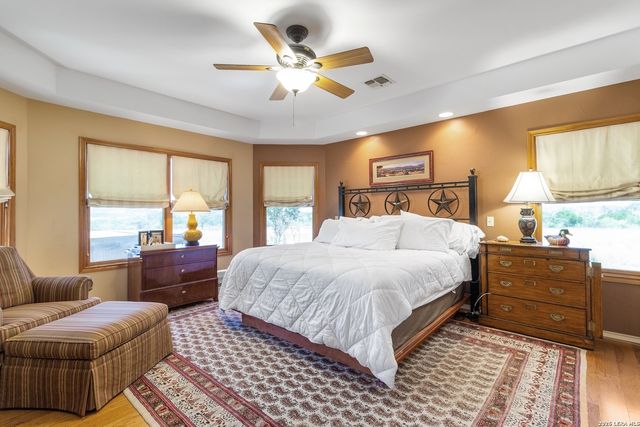 647 Funf Kinder Rd, Fredericksburg, TX 78624