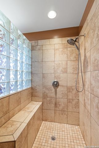 647 Funf Kinder Rd, Fredericksburg, TX 78624