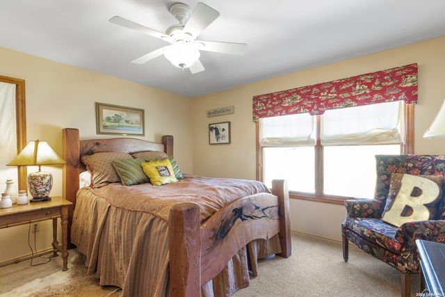 647 Funf Kinder Rd, Fredericksburg, TX 78624