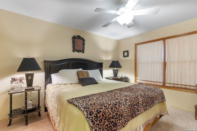 647 Funf Kinder Rd, Fredericksburg, TX 78624