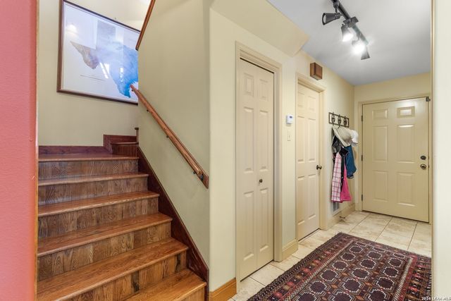 647 Funf Kinder Rd, Fredericksburg, TX 78624