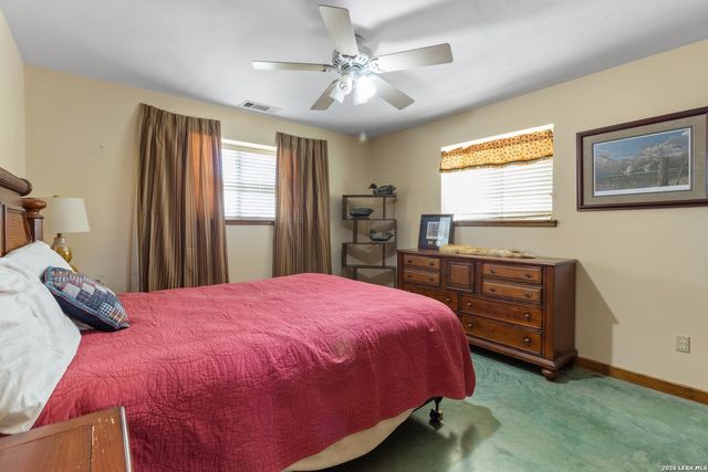 647 Funf Kinder Rd, Fredericksburg, TX 78624