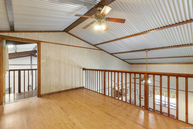 647 Funf Kinder Rd, Fredericksburg, TX 78624