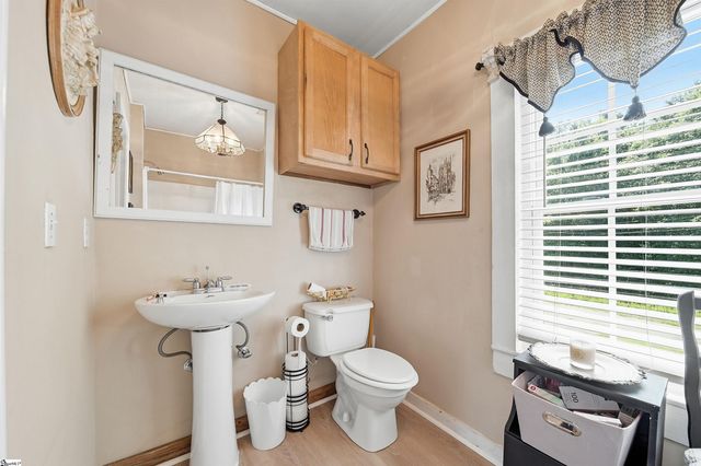 124 E Mcgee Street, Honea Path, SC 29654
