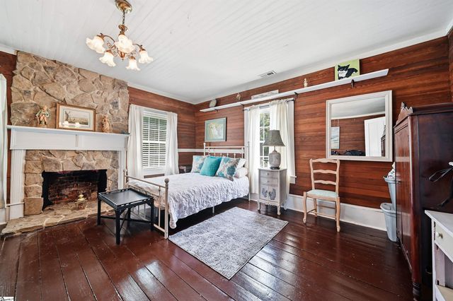 124 E Mcgee Street, Honea Path, SC 29654