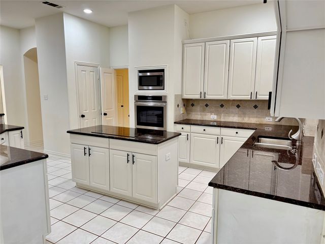 708 Nettleton Drive, Southlake, TX 76092