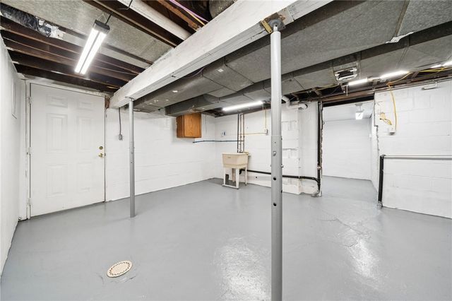 2711 Homestead Duquesne Rd, West Mifflin, PA 15122