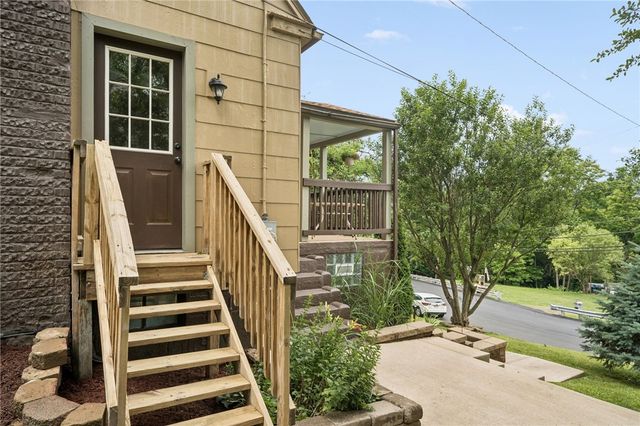 2711 Homestead Duquesne Rd, West Mifflin, PA 15122