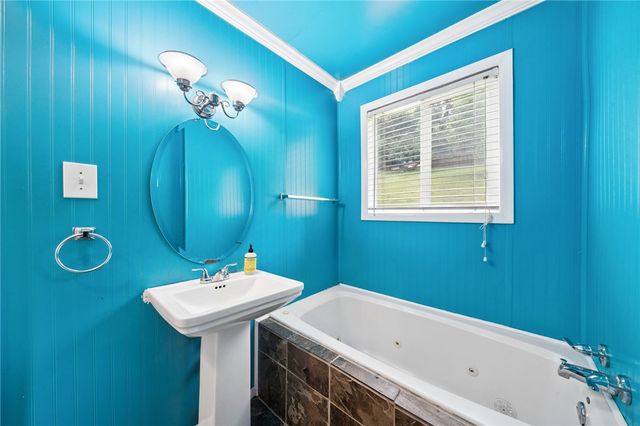 2711 Homestead Duquesne Rd, West Mifflin, PA 15122