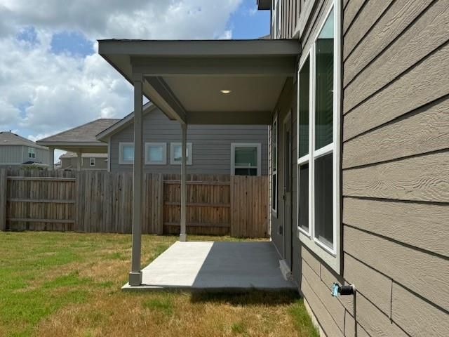 570 Papaya DR, Buda, TX 78610