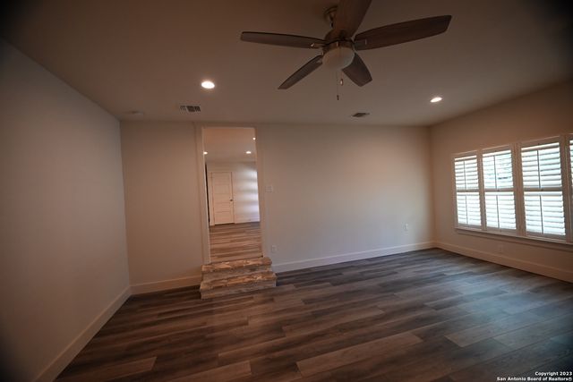 309 Schweppe St, Boerne, TX 78006