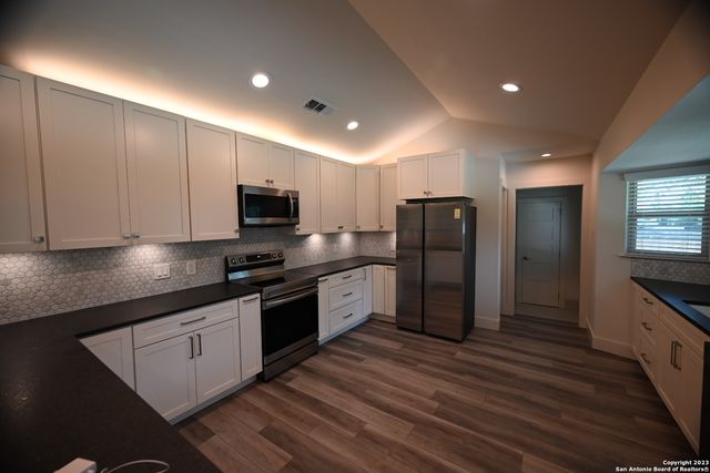 309 Schweppe St, Boerne, TX 78006