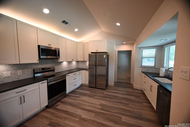 309 Schweppe St, Boerne, TX 78006