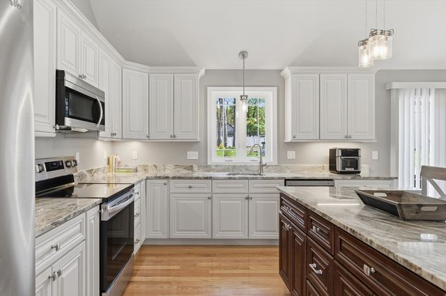19 Progress Ave, Dudley, MA 01571