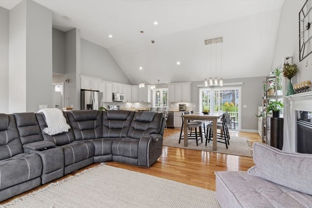 19 Progress Ave, Dudley, MA 01571