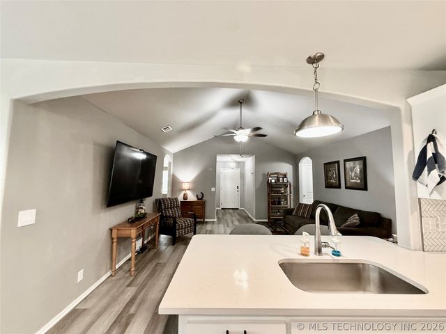 31752 E 62nd Place S, Broken Arrow, OK 74014