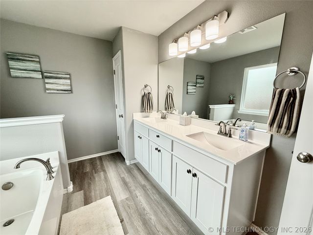 31752 E 62nd Place S, Broken Arrow, OK 74014