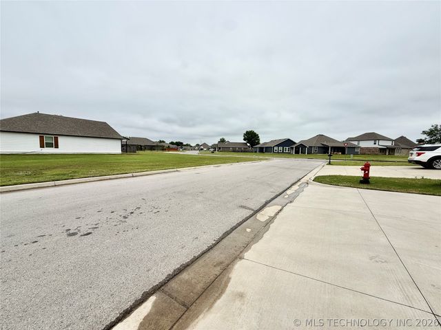 31752 E 62nd Place S, Broken Arrow, OK 74014