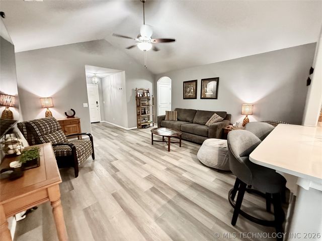 31752 E 62nd Place S, Broken Arrow, OK 74014