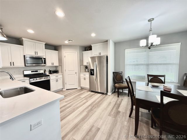 31752 E 62nd Place S, Broken Arrow, OK 74014