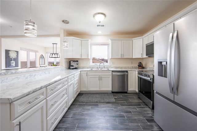 569 Sunview Cir, Derry Twp, PA 15650