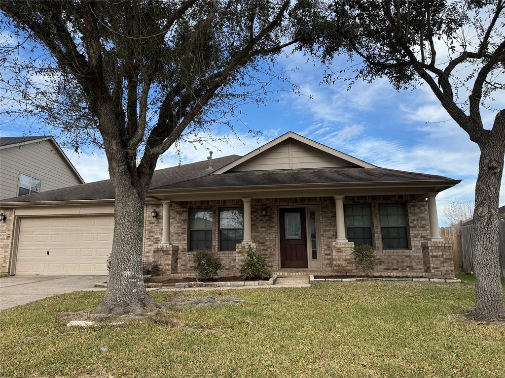 3706 Grand Hills Lane, Friendswood, TX 77546
