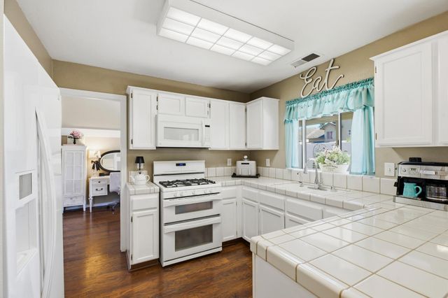 1916 Cobblestone Manor, Modesto, CA 95355