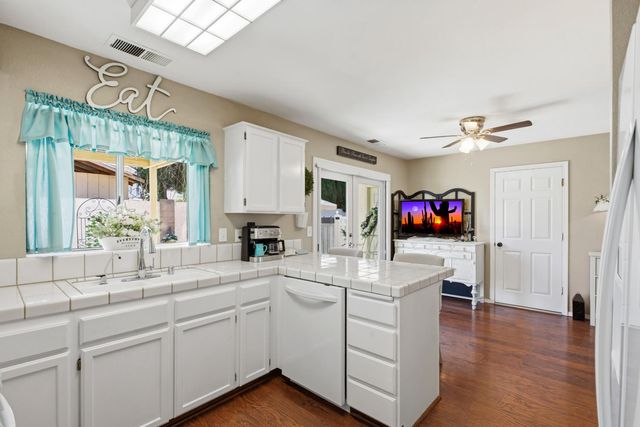 1916 Cobblestone Manor, Modesto, CA 95355