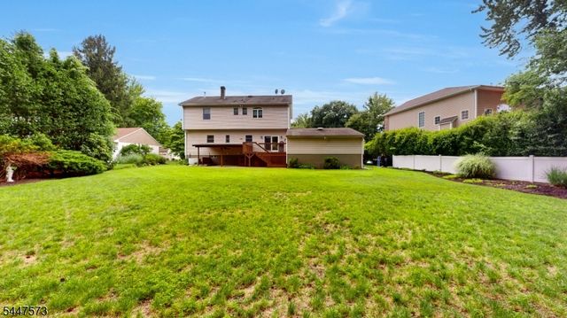 41 Circle Dr, Paramus Boro, NJ 07652