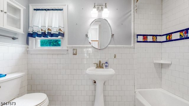 41 Circle Dr, Paramus Boro, NJ 07652