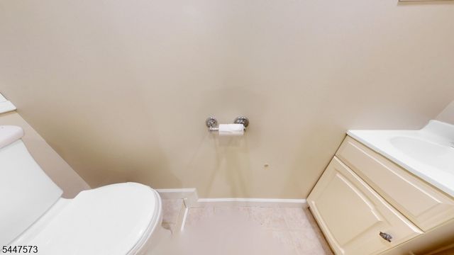 41 Circle Dr, Paramus Boro, NJ 07652