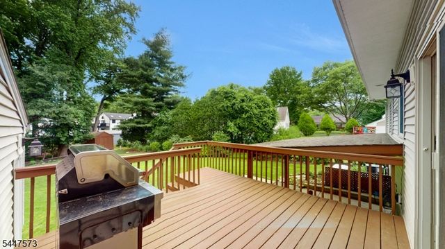 41 Circle Dr, Paramus Boro, NJ 07652