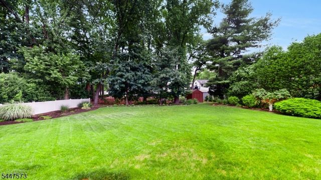 41 Circle Dr, Paramus Boro, NJ 07652