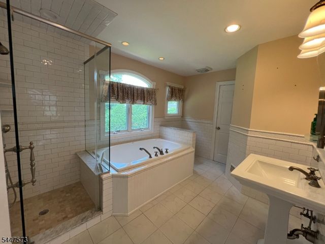 41 Circle Dr, Paramus Boro, NJ 07652