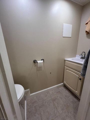41 Circle Dr, Paramus Boro, NJ 07652