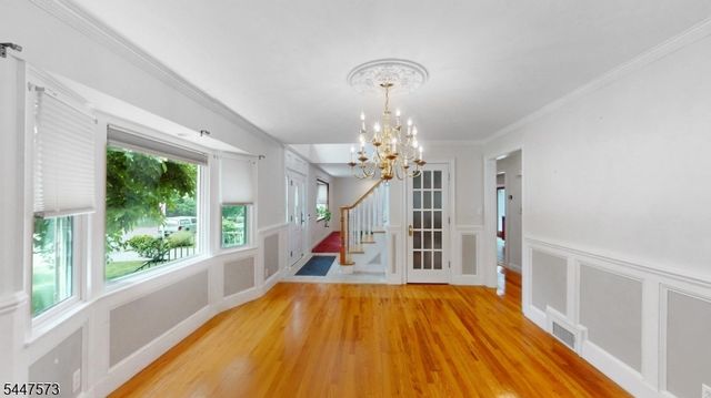 41 Circle Dr, Paramus Boro, NJ 07652