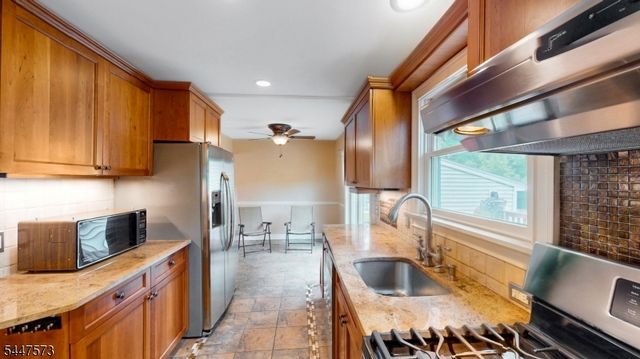 41 Circle Dr, Paramus Boro, NJ 07652