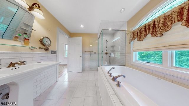 41 Circle Dr, Paramus Boro, NJ 07652