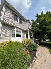 41 Circle Dr, Paramus Boro, NJ 07652