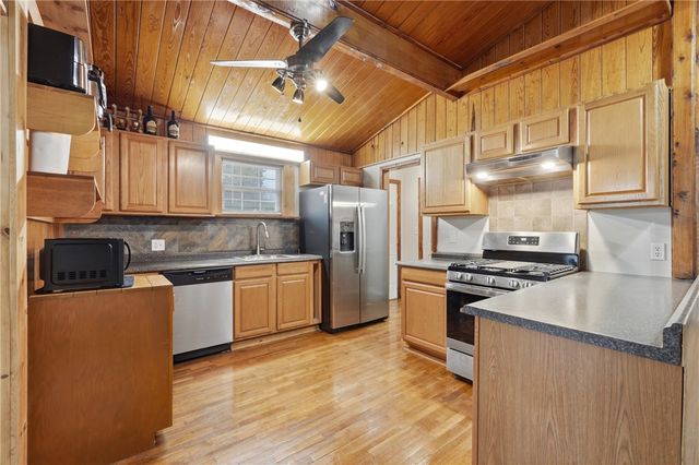 10 Forest Lane, Eureka Springs, AR 72632