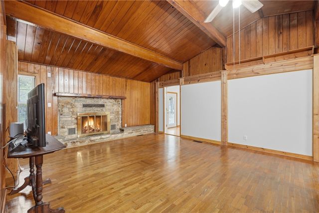 10 Forest Lane, Eureka Springs, AR 72632