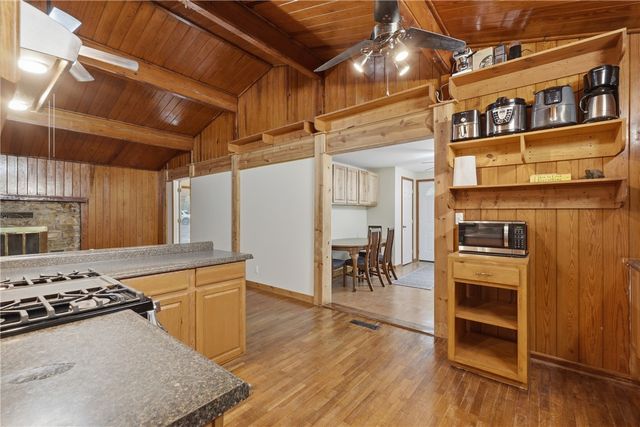 10 Forest Lane, Eureka Springs, AR 72632