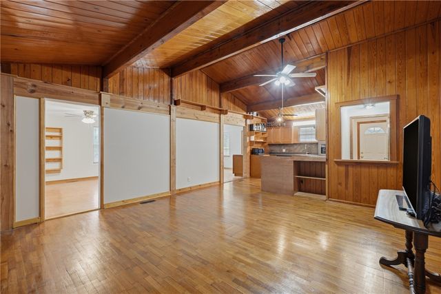 10 Forest Lane, Eureka Springs, AR 72632