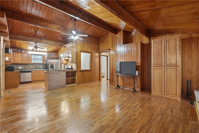 10 Forest Lane, Eureka Springs, AR 72632