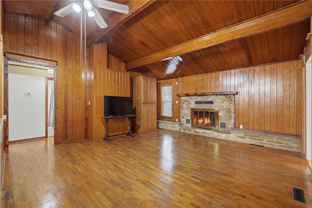 10 Forest Lane, Eureka Springs, AR 72632