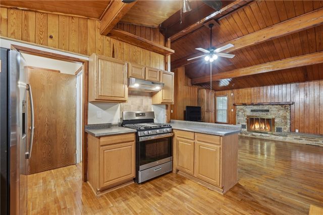 10 Forest Lane, Eureka Springs, AR 72632
