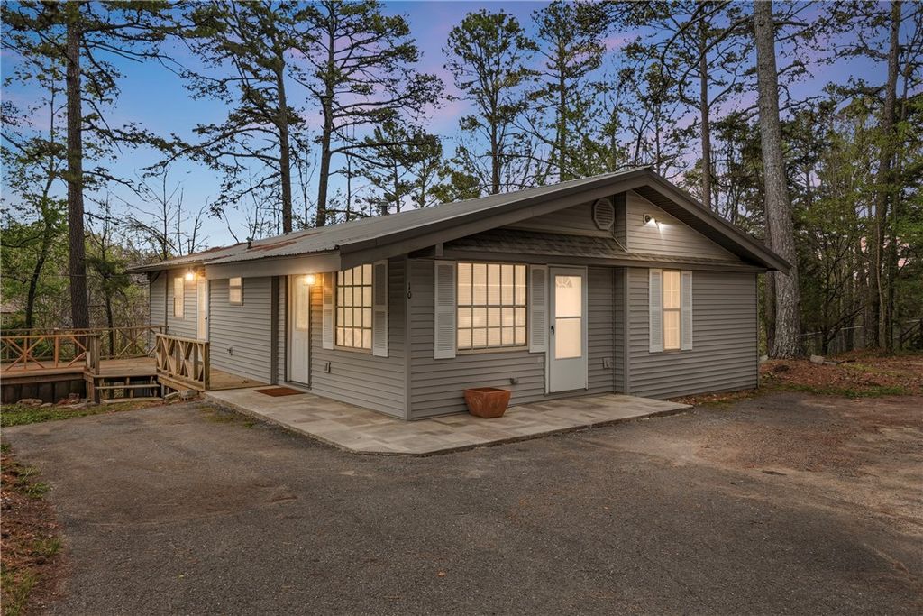 10 Forest Lane, Eureka Springs, AR 72632